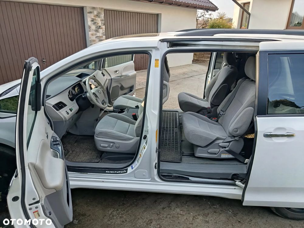 Toyota Sienna 3.5 V6 SE - 11