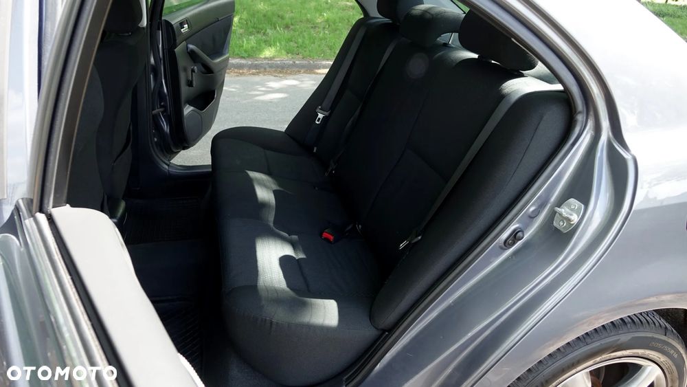 Toyota Avensis - 9