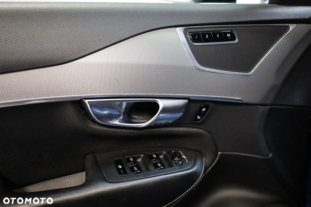 Volvo XC 90 - 23