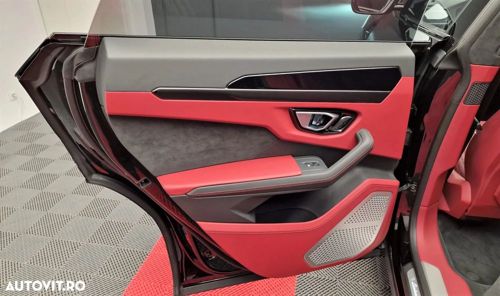 Lamborghini URUS Standard - 17