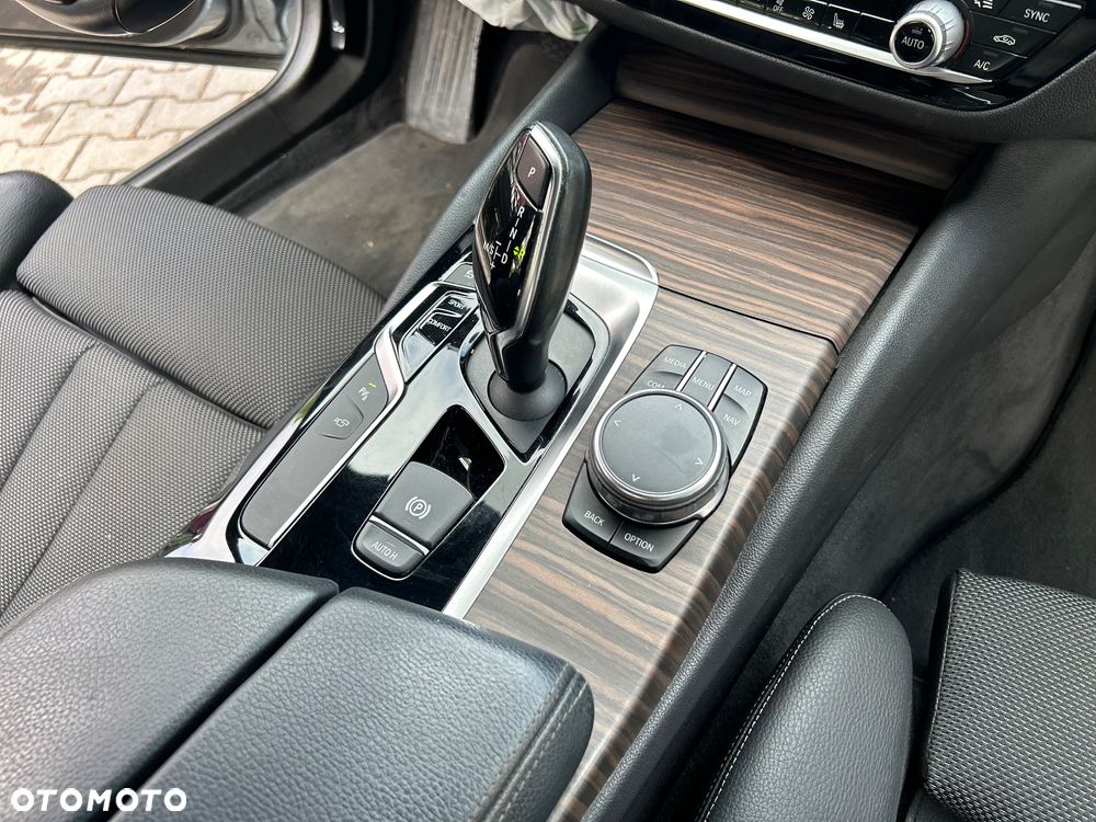 BMW Seria 5 520d xDrive Sport Line - 26