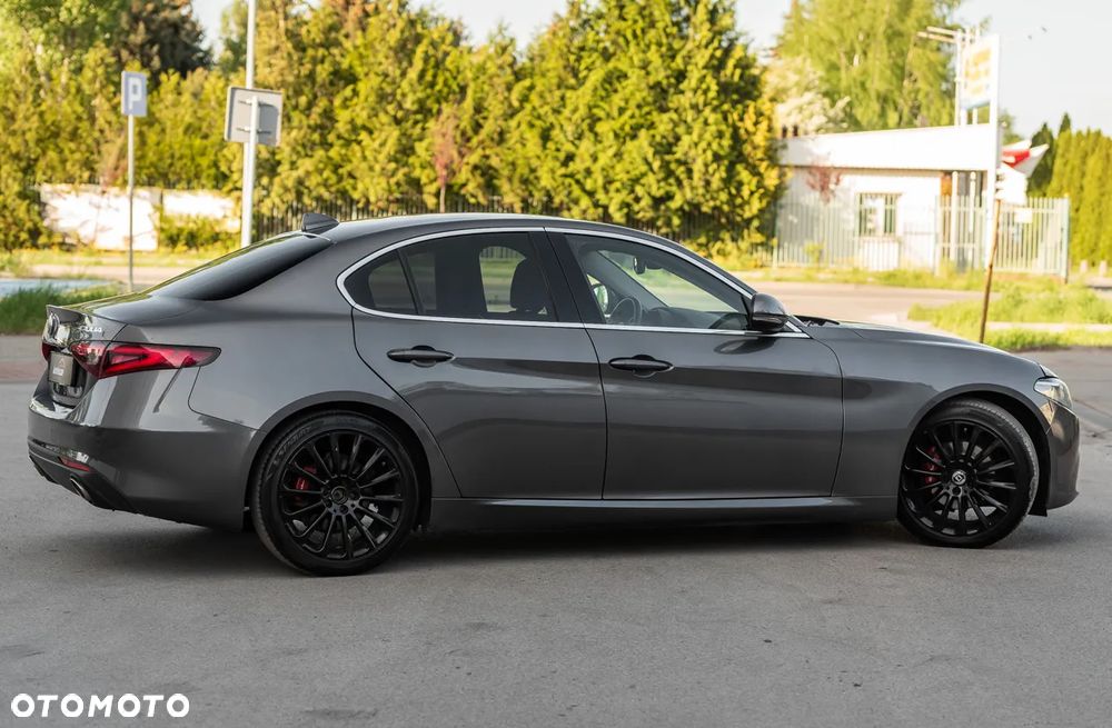 Alfa Romeo Giulia 2.2 Diesel AT8 Advanced Efficiency - 11