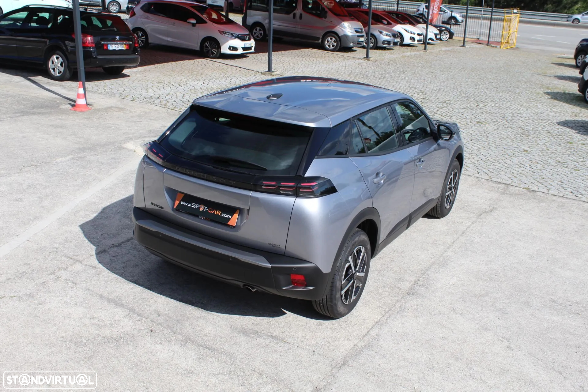 Peugeot 2008 1.2 PureTech Style - 4