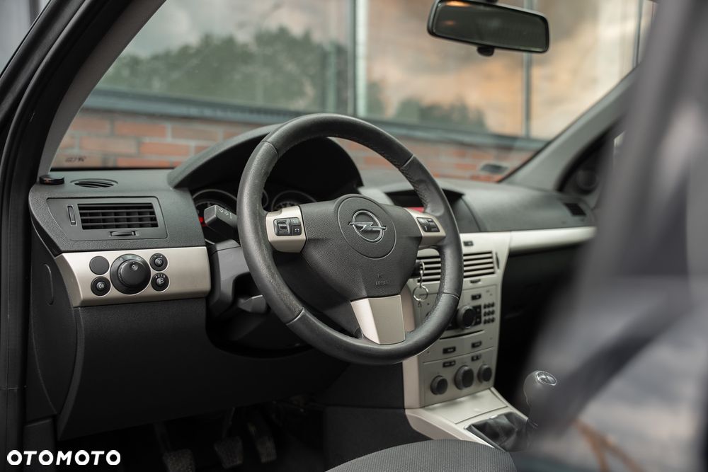 Opel Astra 1.7 CDTI Essentia - 24