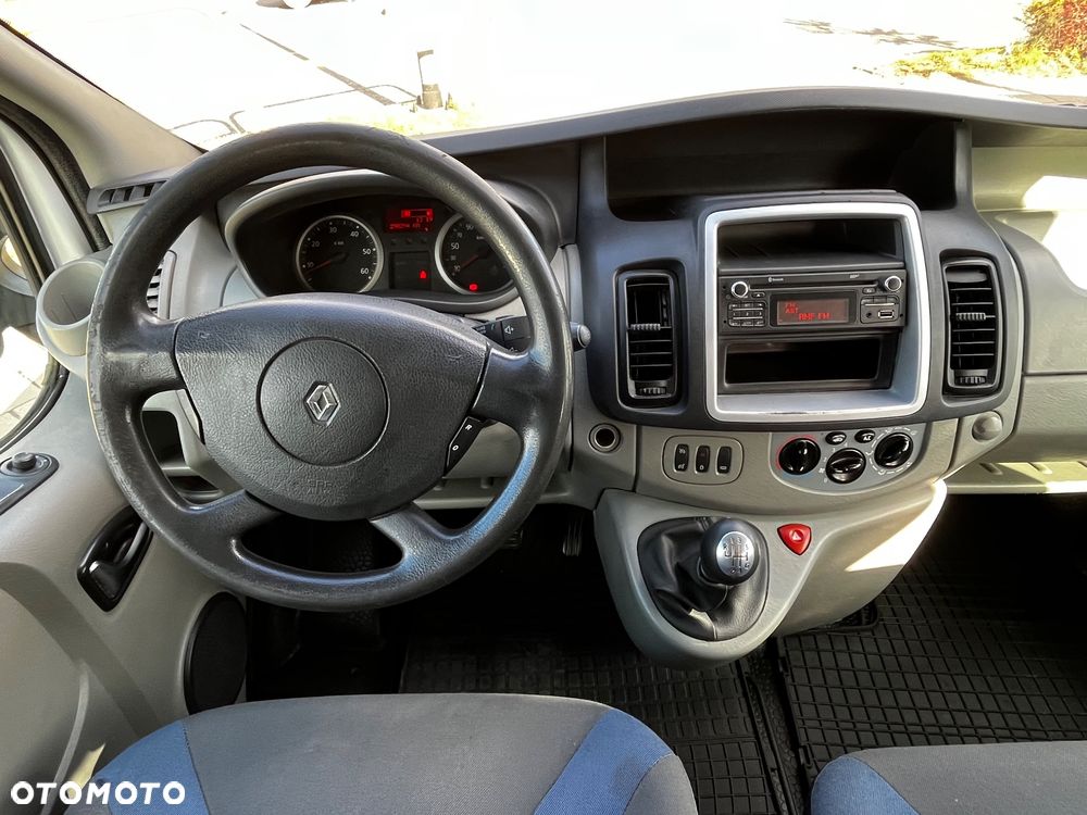 Renault Trafic 2013 photo 2
