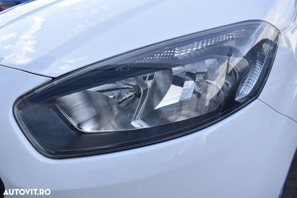 Ford Transit Courier - 32