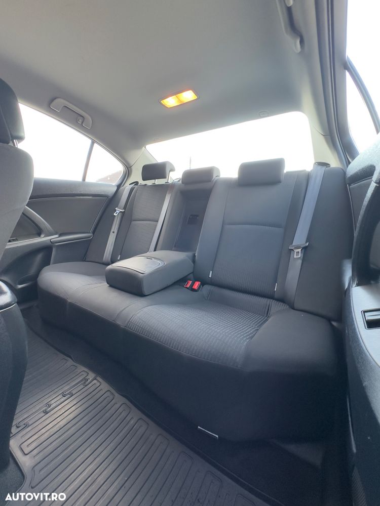 Toyota Avensis 2.0 D-4D - 5
