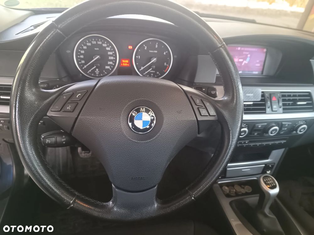 BMW Seria 5 520d - 23