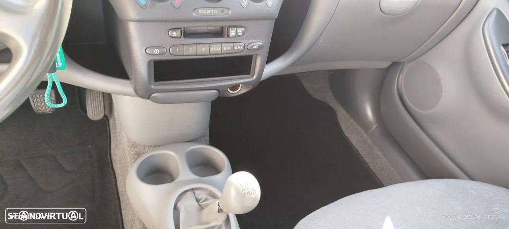 Toyota Yaris 1.0 Sol - 7