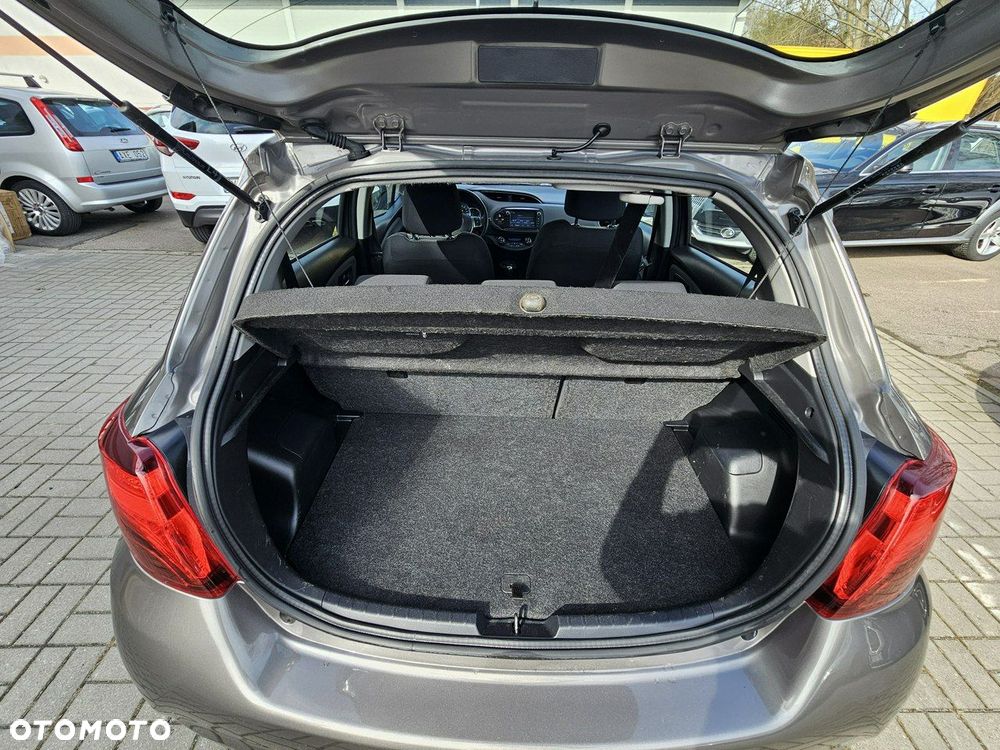 Toyota Yaris Hybrid 100 Business Edition - 29