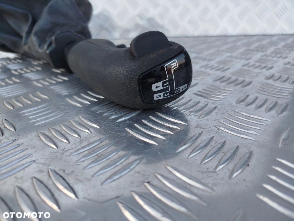 LEWAREK GAŁKA DRĄŻEK ZMIANY BIEGÓW SCANIA G - 4