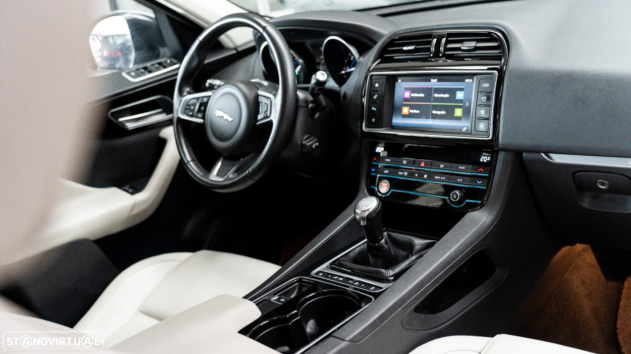 Jaguar F-Pace 2.0 i4D Pure AWD - 24