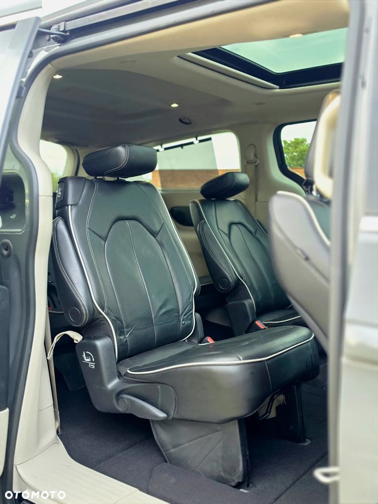 Chrysler Pacifica - 18