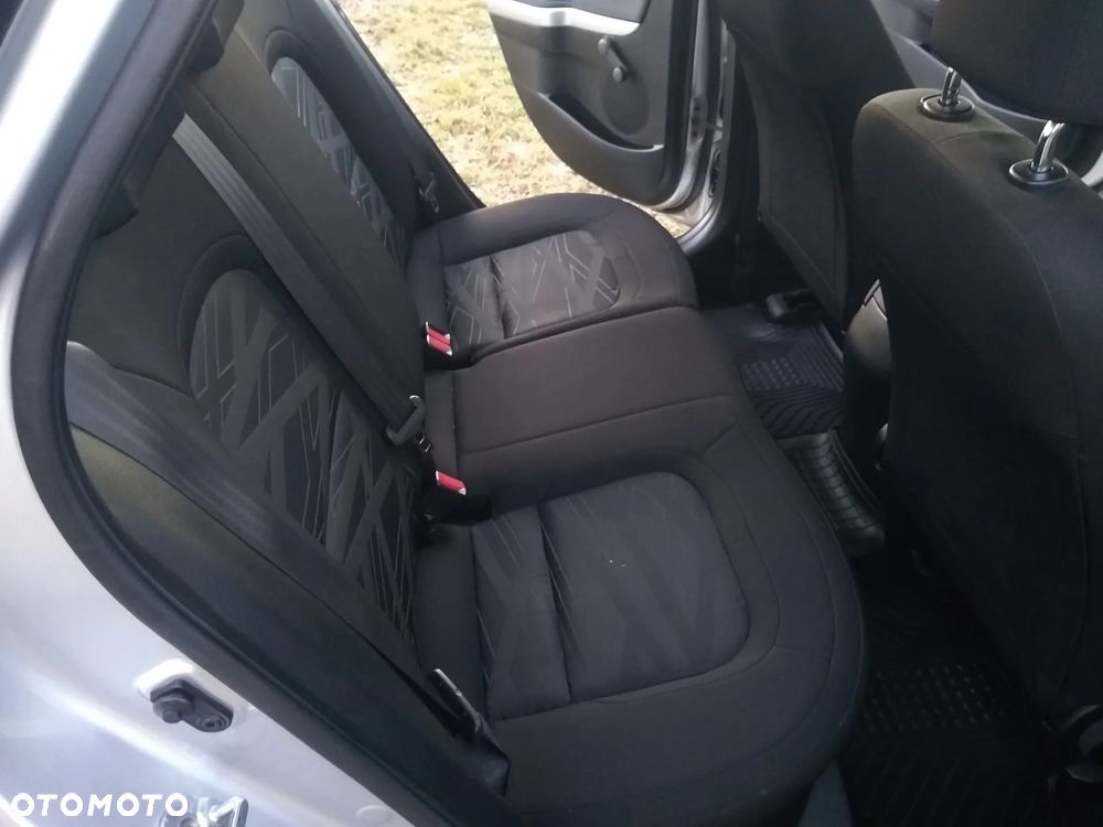 Kia Ceed - 8