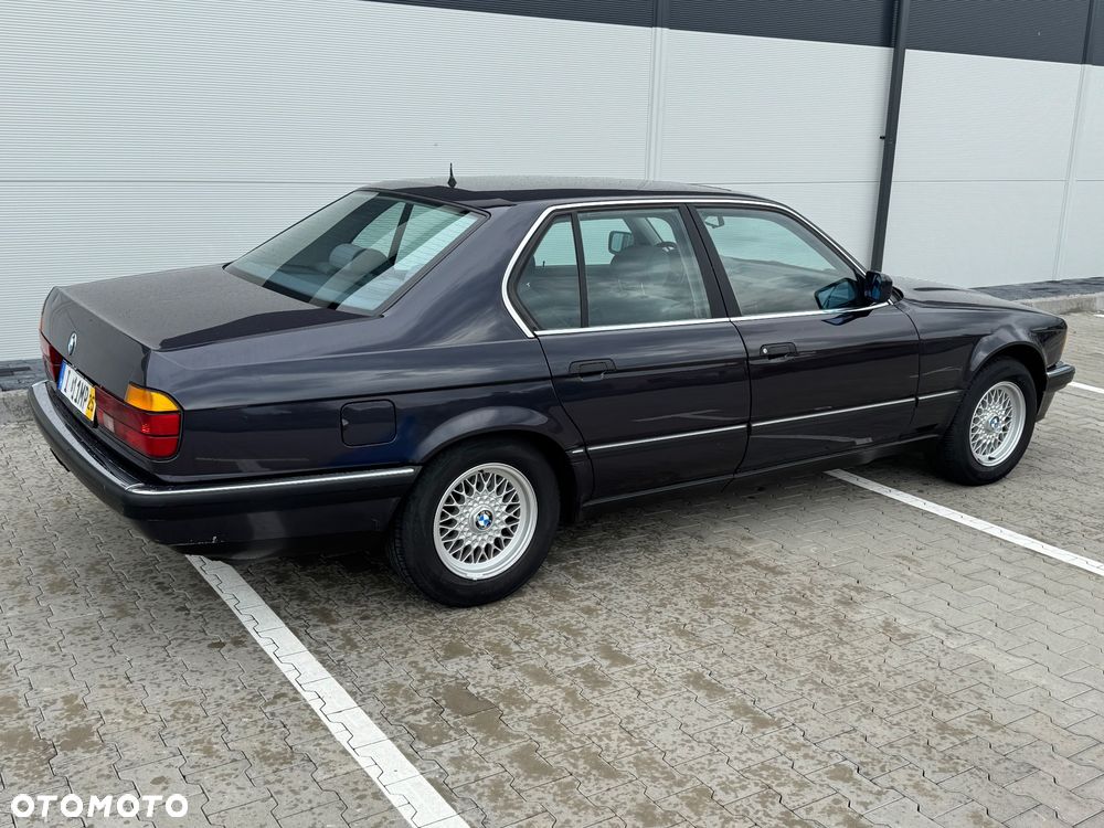 BMW Seria 7 750i - 6