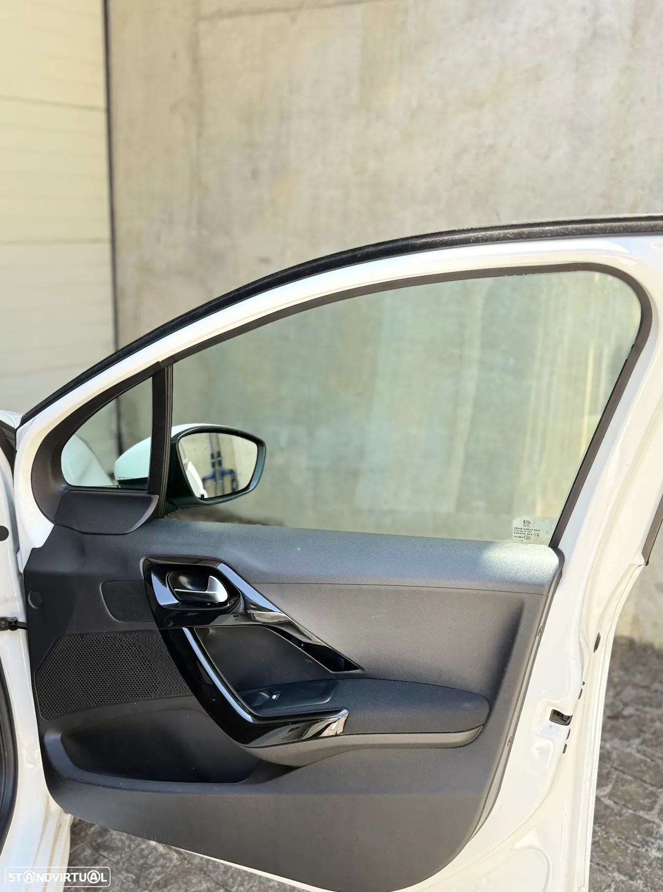 Peugeot 208 1.2 PureTech Allure - 32