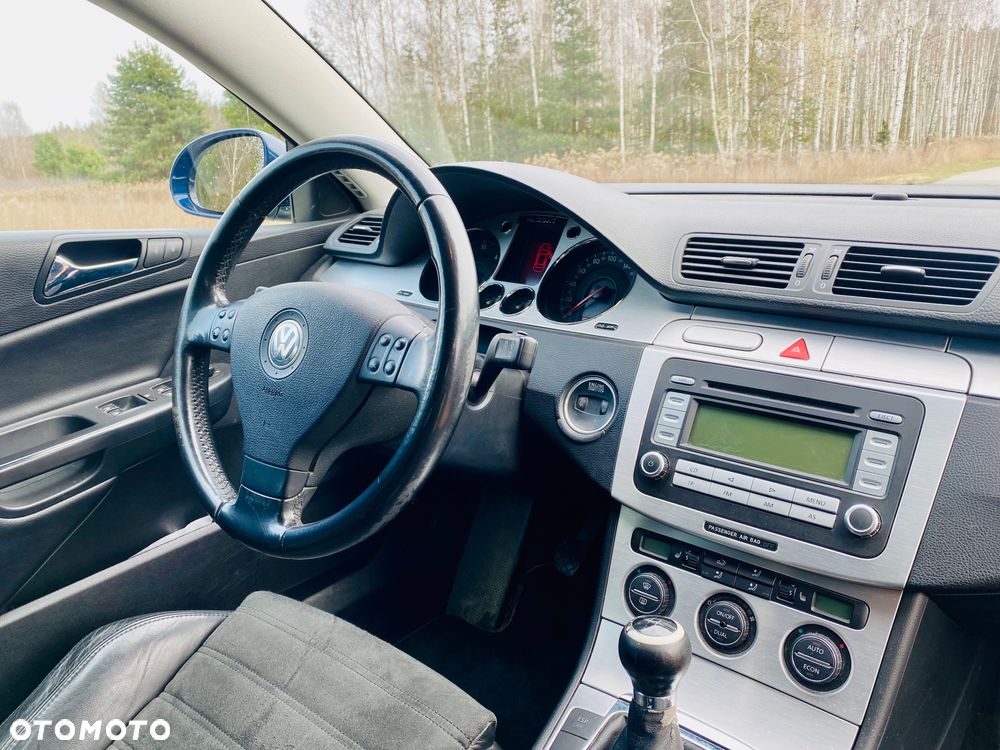Volkswagen Passat 2.0 TDI Highline - 38