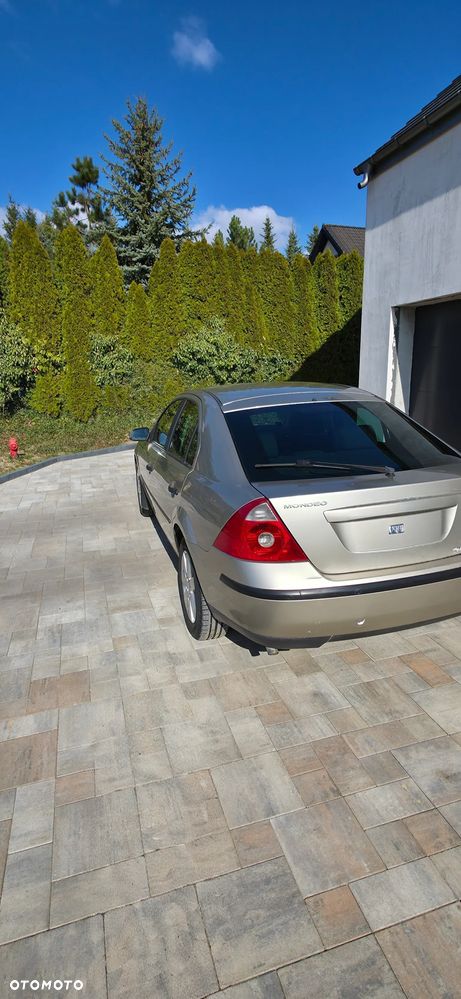 Ford Mondeo 1.8 Ambiente - 2