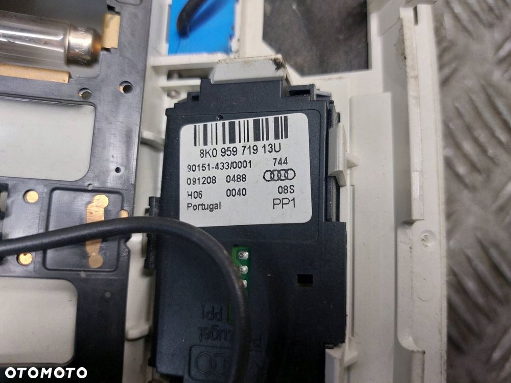 LAMPKA PODSUFITKI + PRZEŁĄCZNIK SZYBERDACHU + HOMELINK AUDI Q5 8R - 6