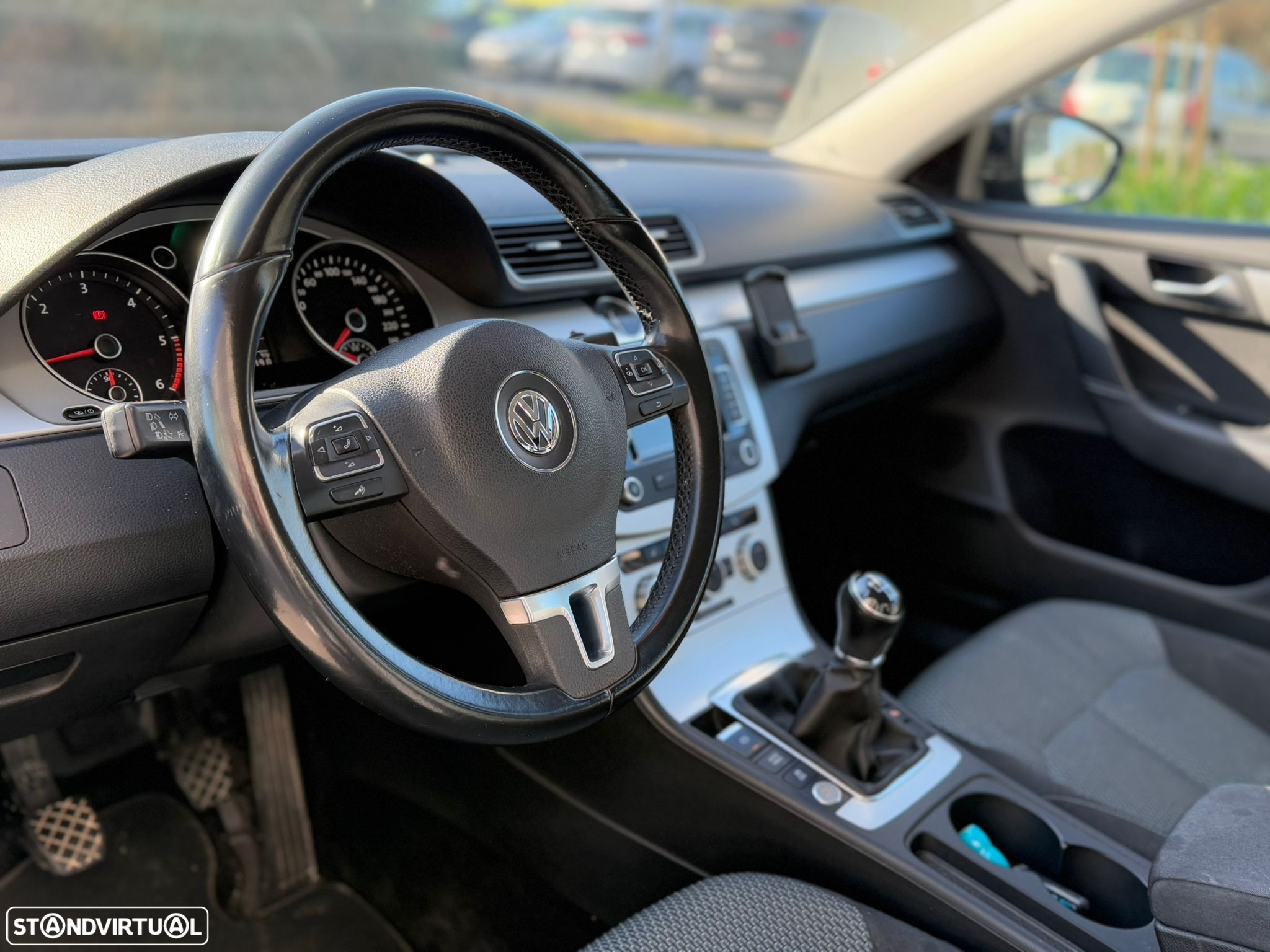 VW Passat 1.6 TDI BlueMotion Highline - 12