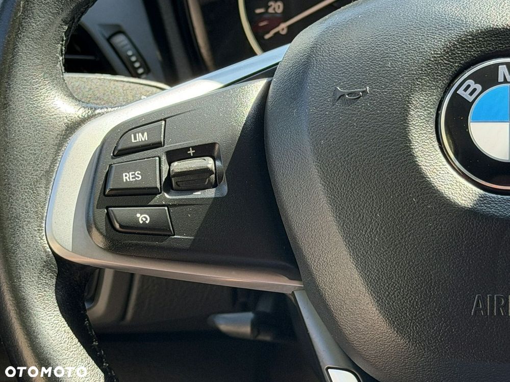 BMW Seria 2 218d - 12