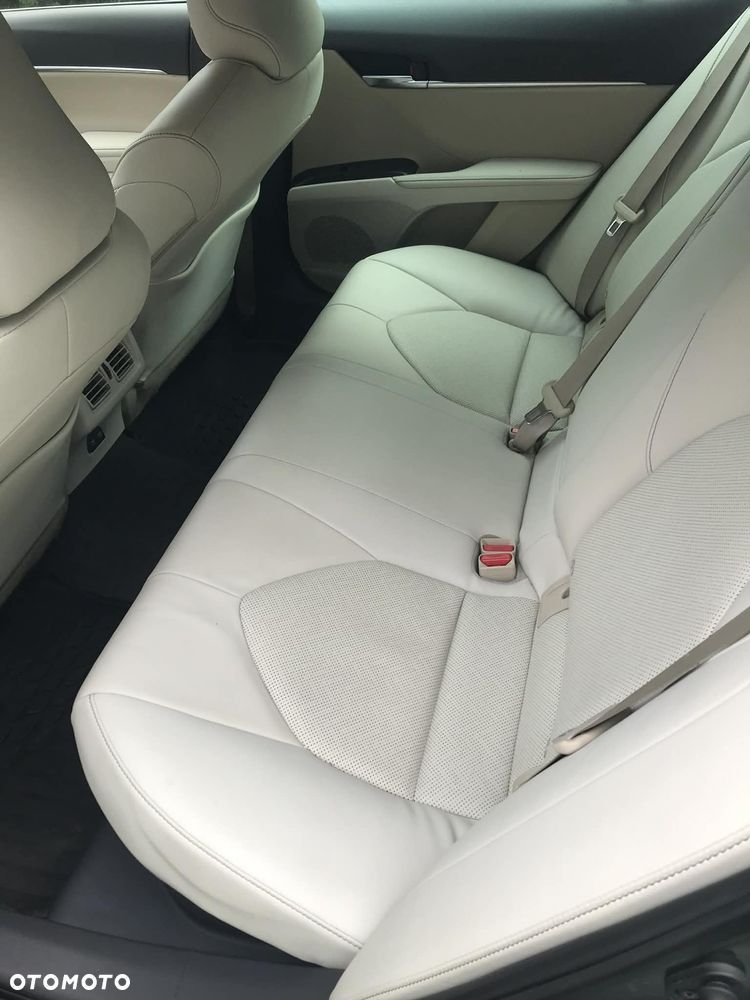 Toyota Camry - 7