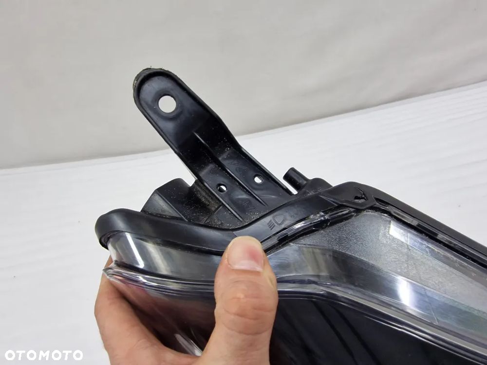 TOYOTA YARIS 3 III PRAWA ZWYKŁA LAMPA PRZEDNIA PRZÓD , NR KOITO 0D-158 , NR AUKCJI LL445 - 8