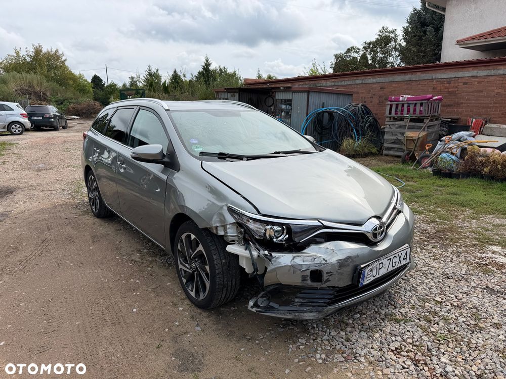 Toyota Auris 2015 photo 3