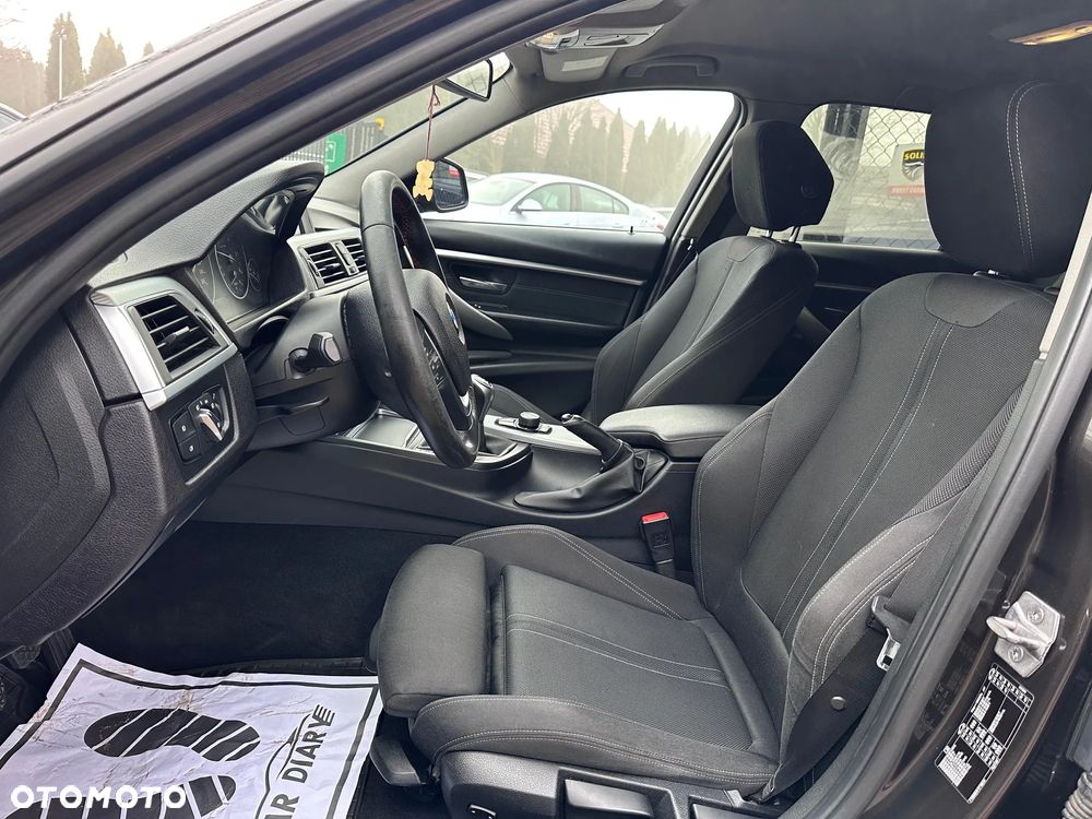 BMW Seria 3 320d Sport Line - 17