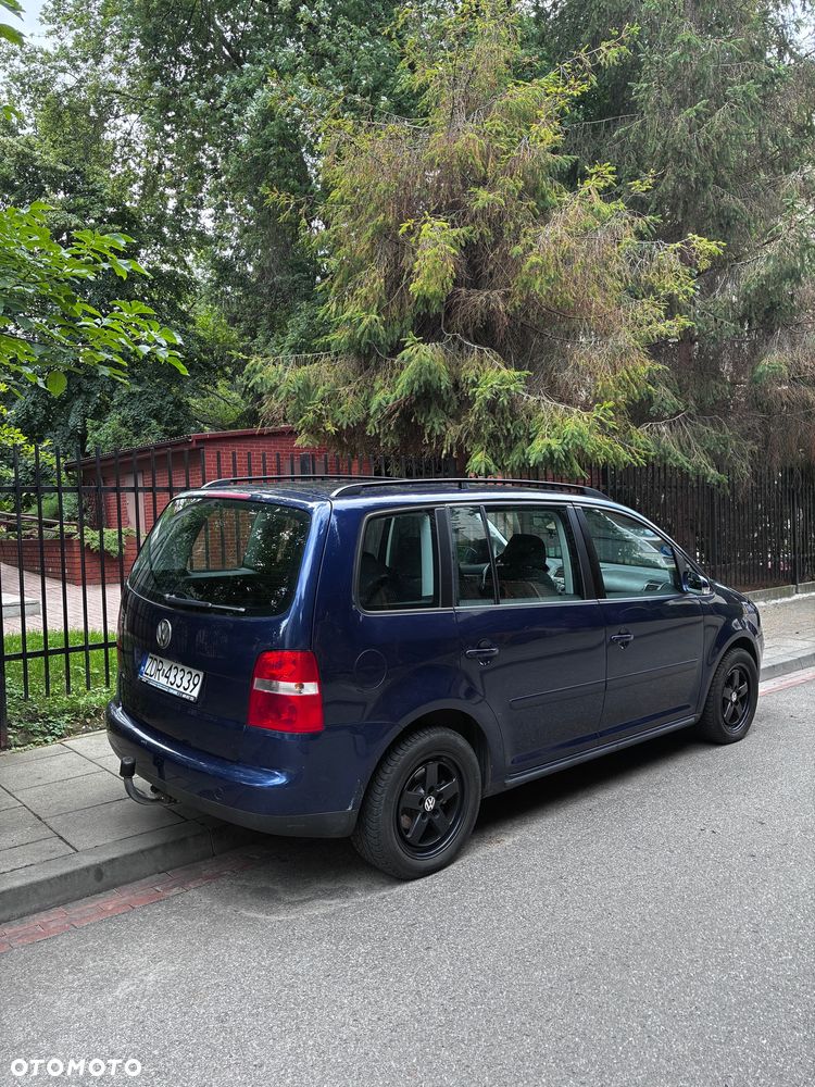Volkswagen Touran 1.6 FSI - 6