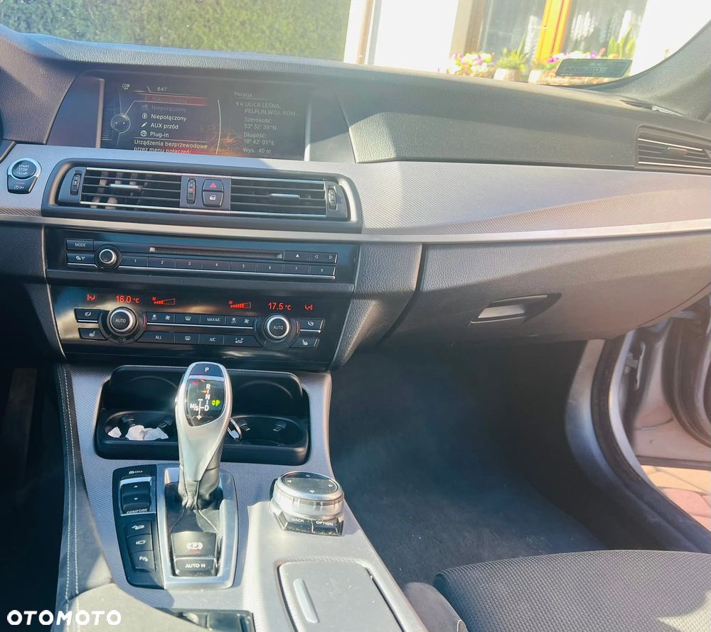 BMW Seria 5 525d xDrive - 11