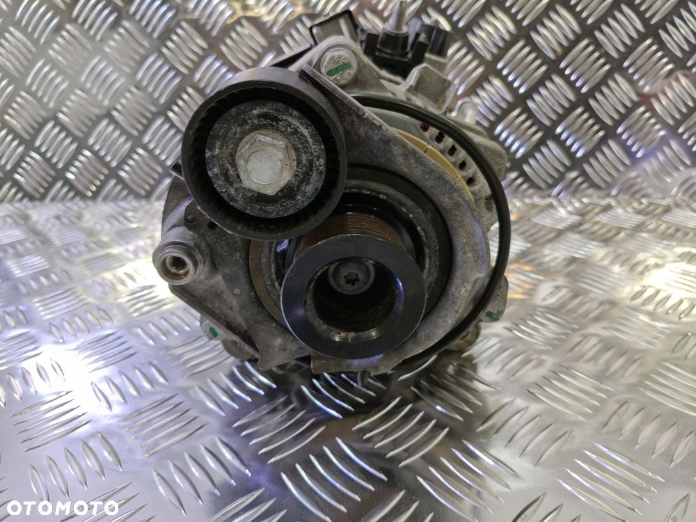 BMW G20 G21 G30 ALTERNATOR 8490438 - 2