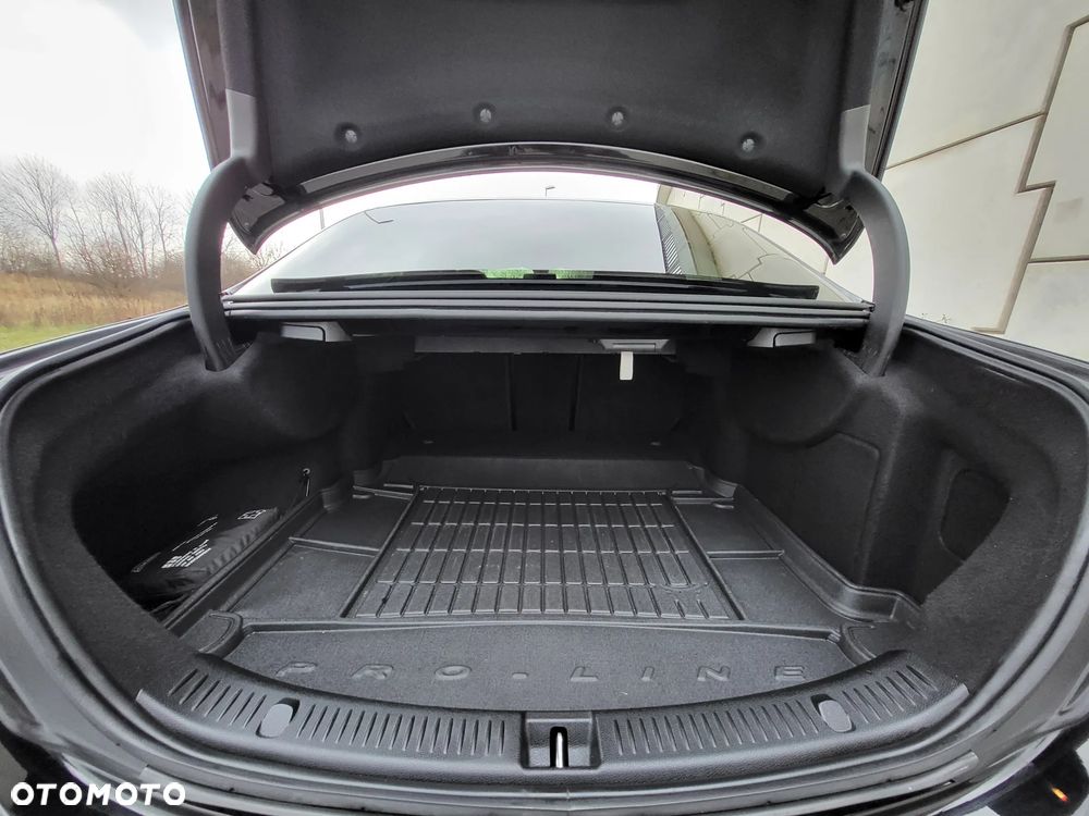 Mercedes-Benz Klasa E 220 d 4-Matic 9G-TRONIC - 26