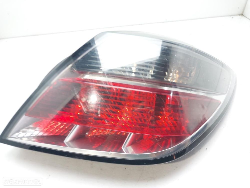 FAROLIM TRASEIRO DIREITO OPEL ASTRA H GTC 2005 -24451834 - 4