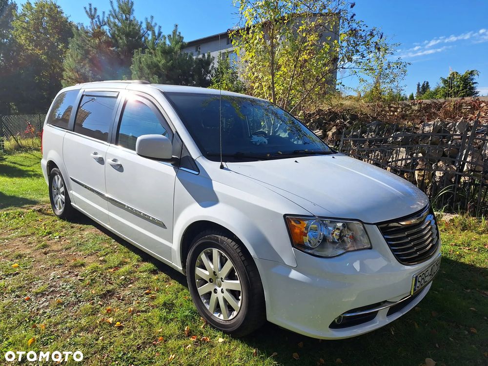 Chrysler Town & Country - 18