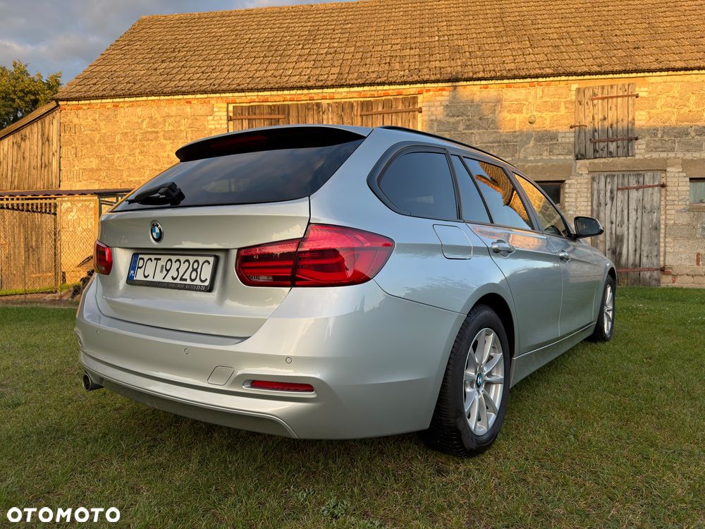 BMW Seria 3 318d - 23