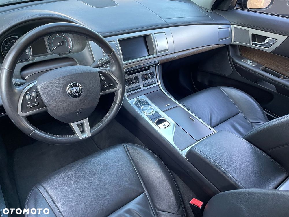 Jaguar XF 2.2 D Premium Luxury - 21