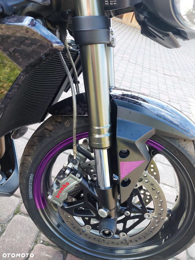 Triumph Street Triple - 13