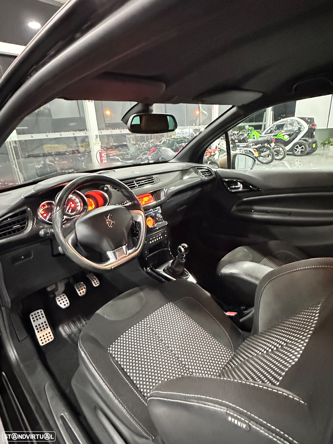Citroën DS3 1.6 HDi Airdream Sport Chic - 18