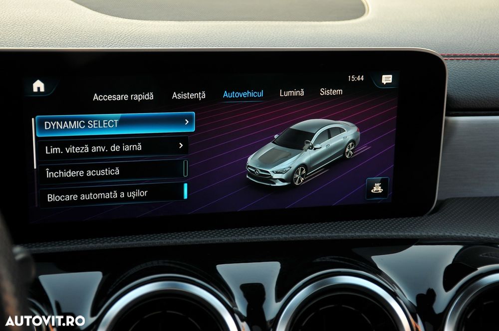 Mercedes-Benz CLA 180 Shooting Brake 7G-DCT AMG Line - 3