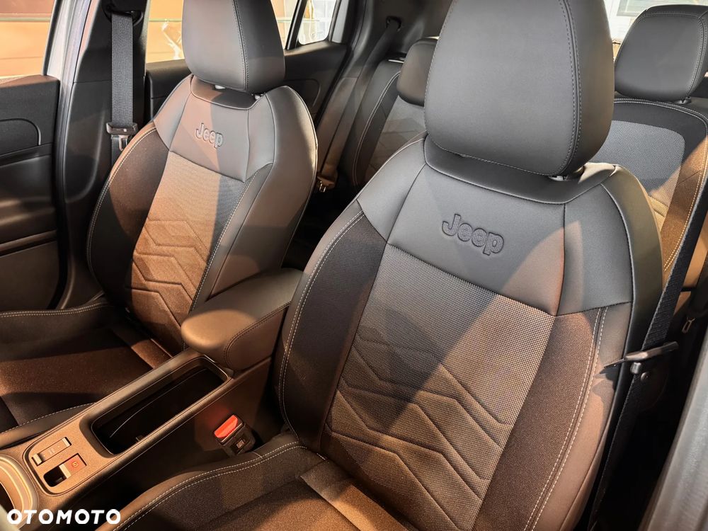 Jeep Avenger 1.2 T3 mHEV Altitude FWD eDCT6 - 6