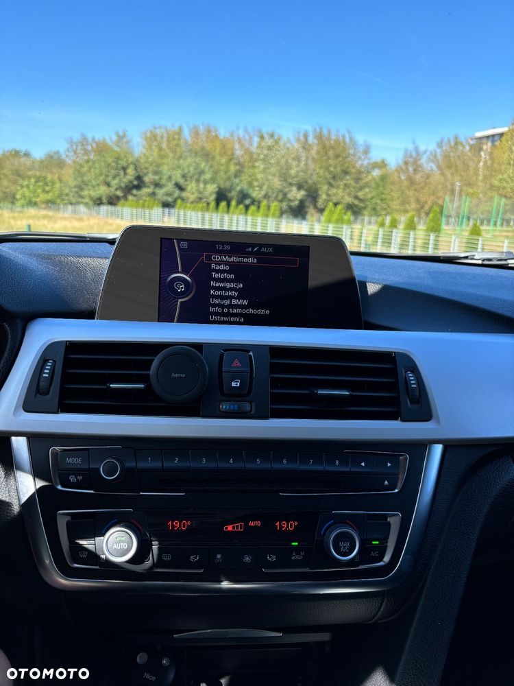 BMW Seria 3 318d Luxury Line - 15