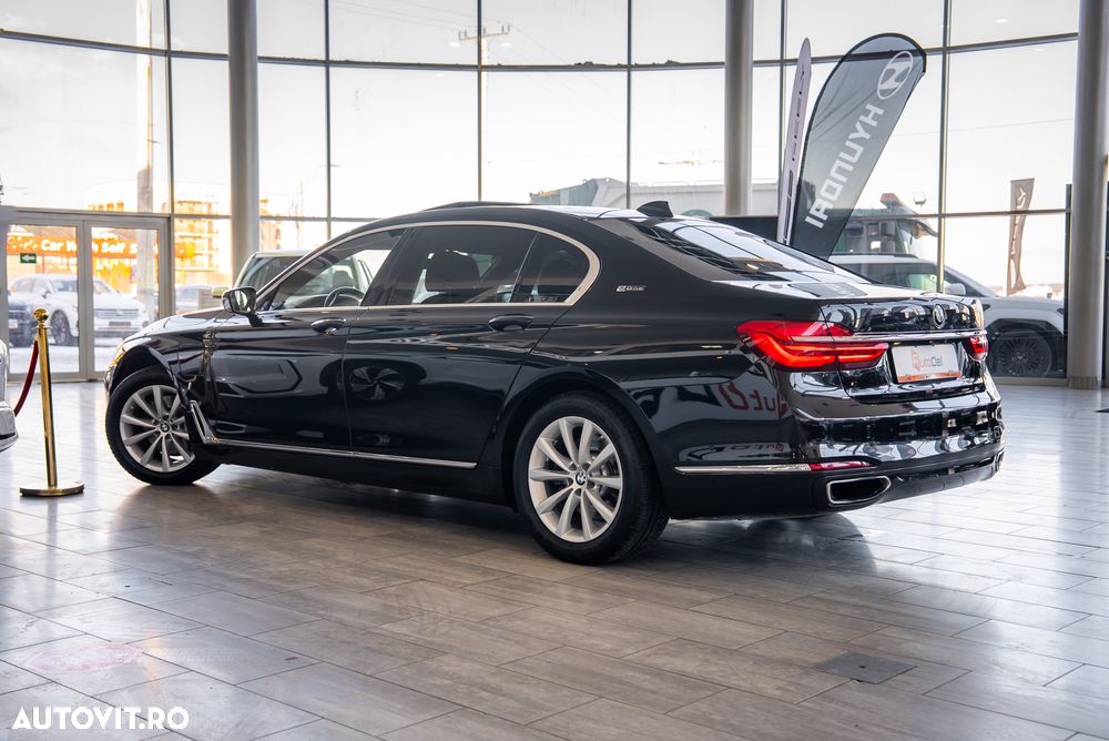 BMW Seria 7 740Le iPerformance - 12