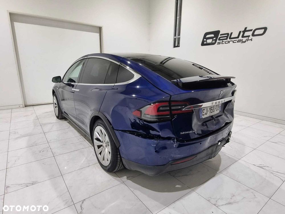 Tesla Model X - 6