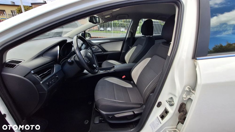 Toyota Avensis - 12