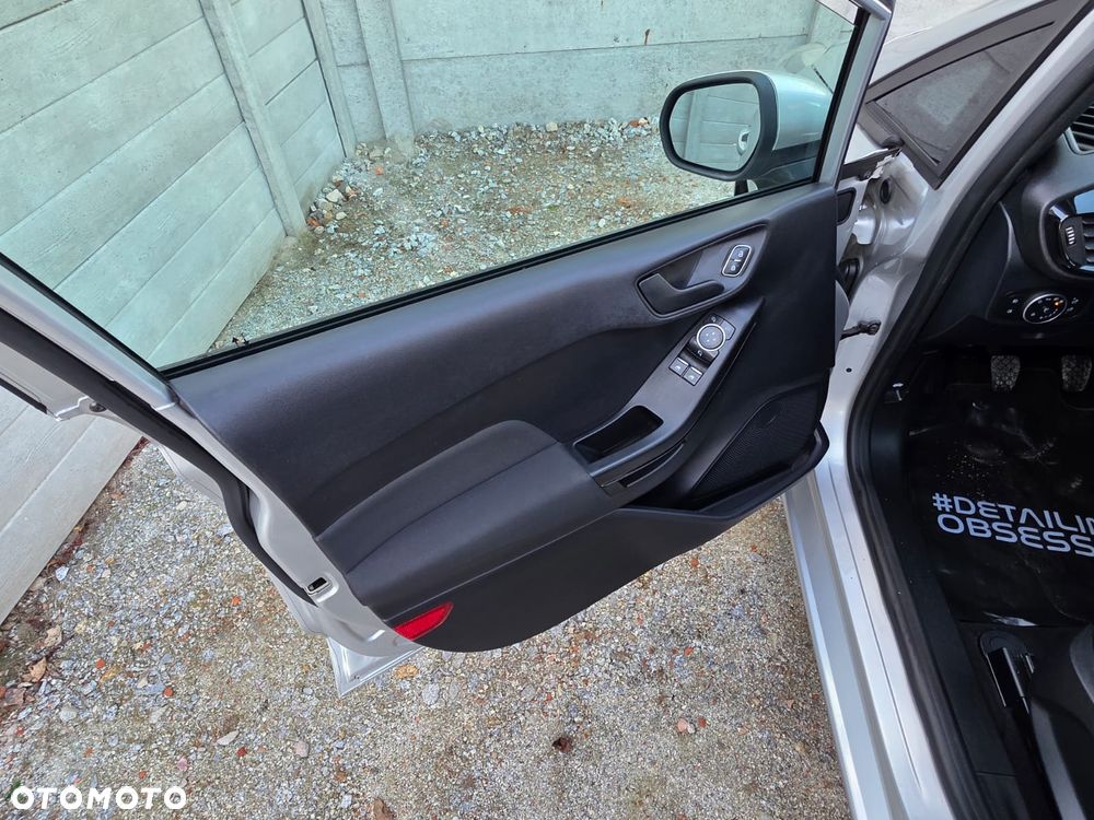 Ford Fiesta - 25