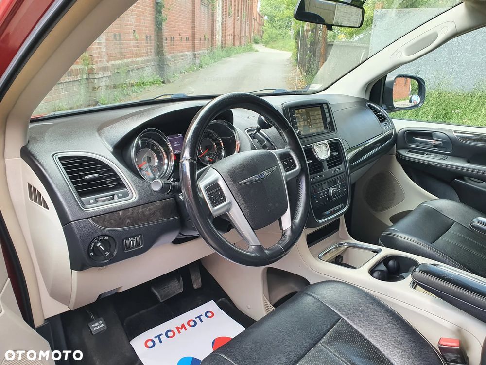 Chrysler Town & Country 3.6 Limited - 15