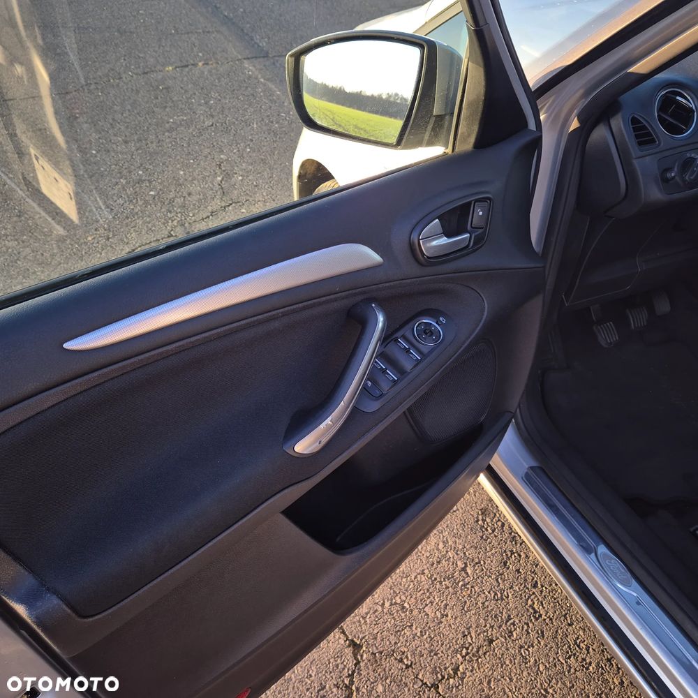 Ford S-Max - 14
