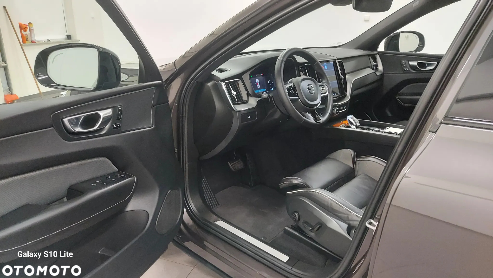 Volvo XC 60 B4 D AWD Plus Dark - 5