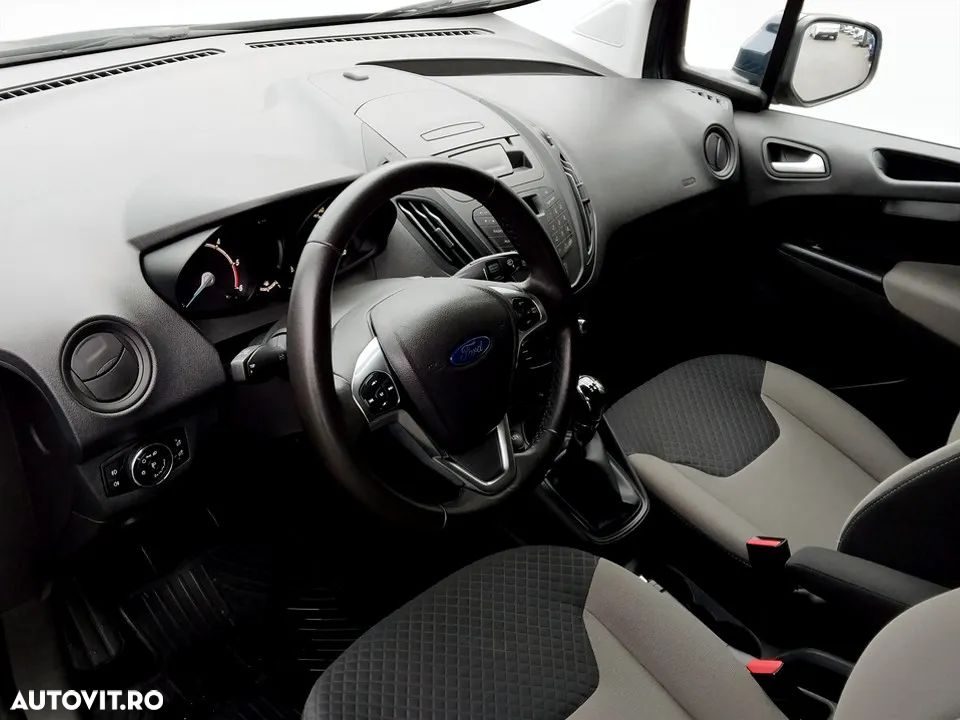 Ford Tourneo Courier 1.5 TDCi City - 10